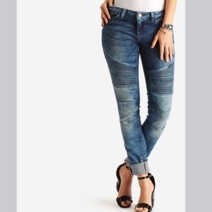 Noisy May 27x31.5 “Eve” Biker Stretch Skin…